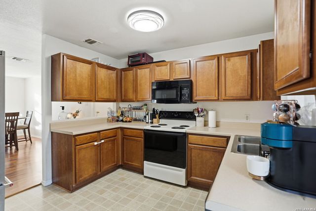 10727 Shaencrossing, San Antonio, TX 78254