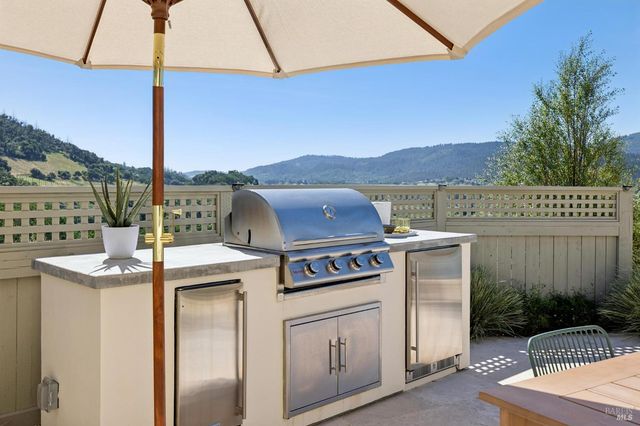 5792 Futura Way, Santa Rosa, CA 95409