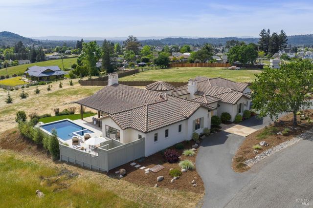 5792 Futura Way, Santa Rosa, CA 95409