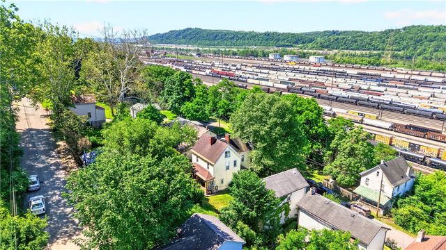 1775 4th Ave, Freedom, PA 15042