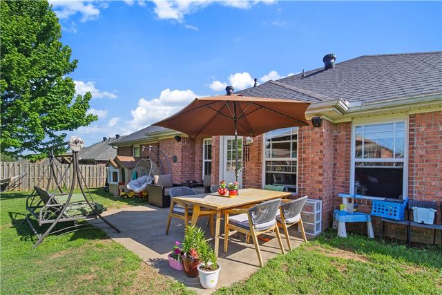 301 Beasley Drive, Centerton, AR 72719