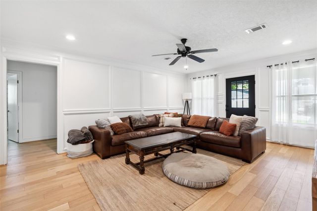 843 Fall Creek Drive, Huffman, TX 77336