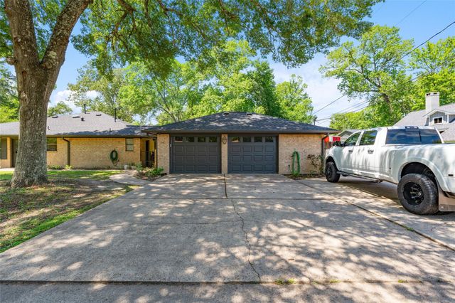 843 Fall Creek Drive, Huffman, TX 77336