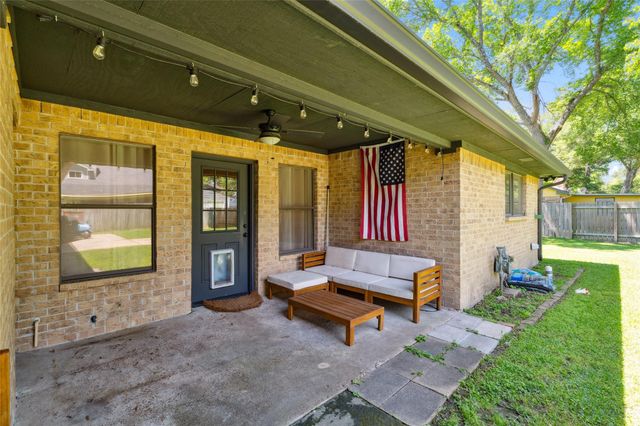 843 Fall Creek Drive, Huffman, TX 77336