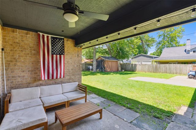 843 Fall Creek Drive, Huffman, TX 77336