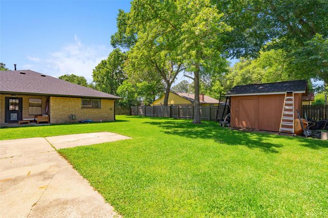 843 Fall Creek Drive, Huffman, TX 77336