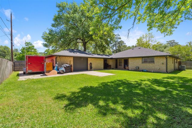 843 Fall Creek Drive, Huffman, TX 77336