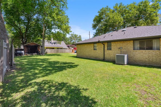 843 Fall Creek Drive, Huffman, TX 77336