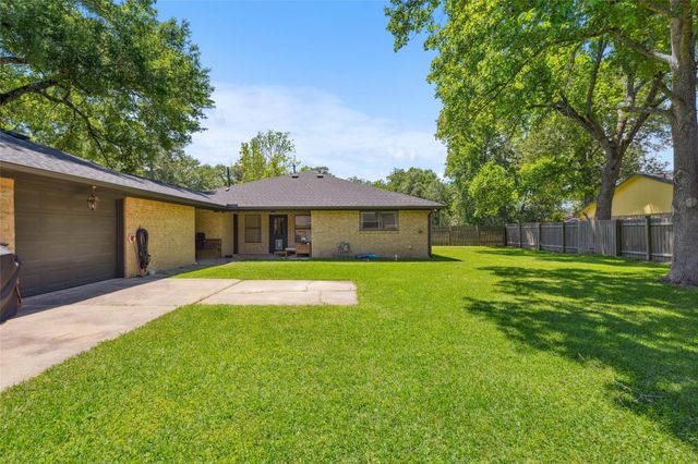 843 Fall Creek Drive, Huffman, TX 77336