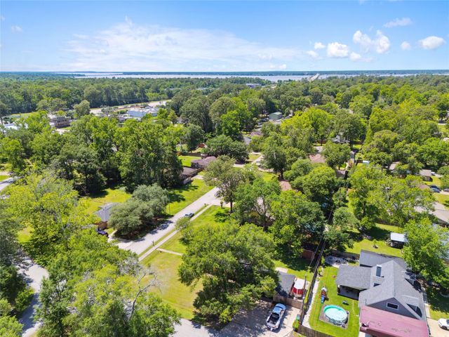 843 Fall Creek Drive, Huffman, TX 77336