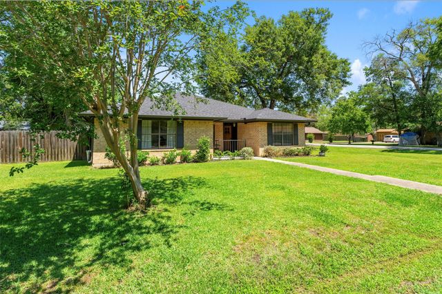 843 Fall Creek Drive, Huffman, TX 77336
