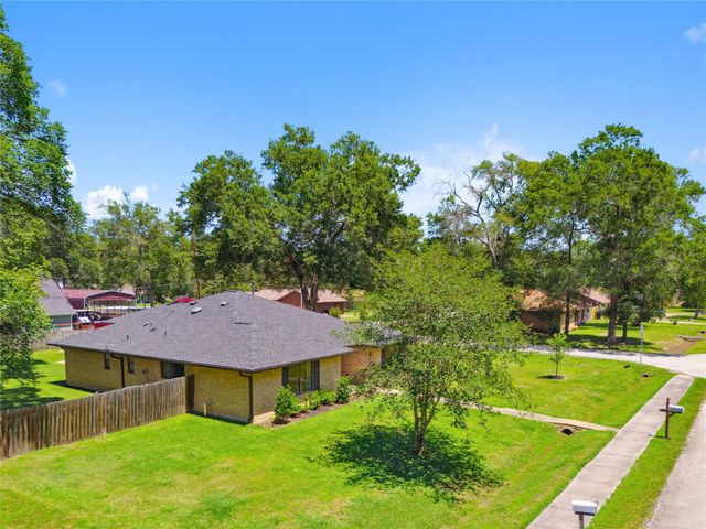 843 Fall Creek Drive, Huffman, TX 77336