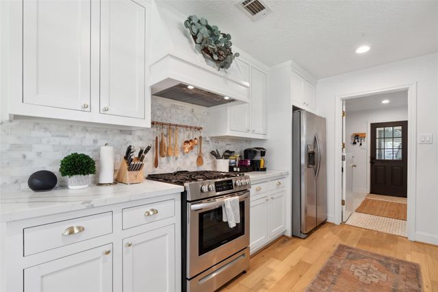 843 Fall Creek Drive, Huffman, TX 77336