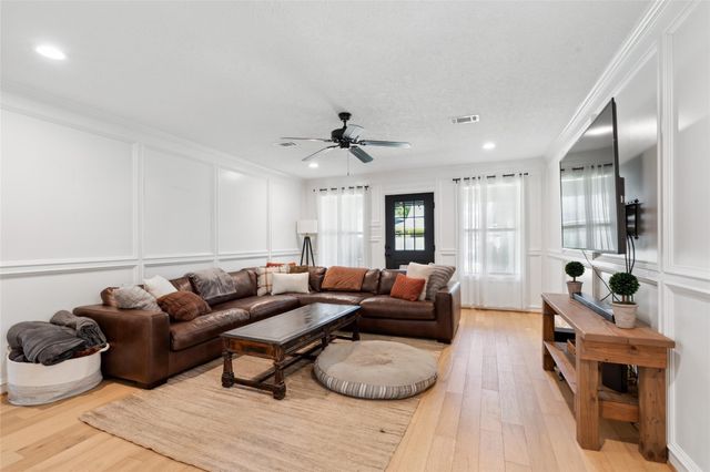 843 Fall Creek Drive, Huffman, TX 77336