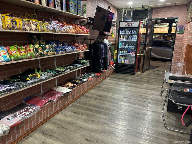 105-12 Jamaica Avenue, Richmond Hill, NY 11418