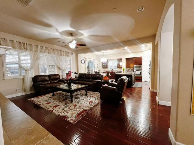 1059 Harvest Mill Dr, Manteca, CA 95336