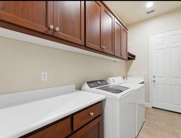 1059 Harvest Mill Dr, Manteca, CA 95336