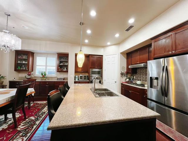 1059 Harvest Mill Dr, Manteca, CA 95336