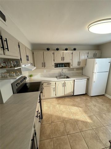 3924 SW 67th Ter 117, Davie, FL 33314