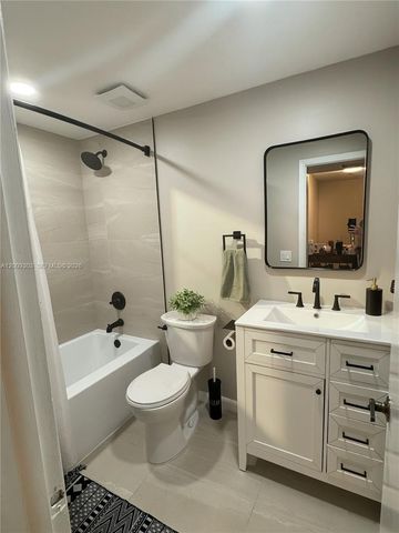 3924 SW 67th Ter 117, Davie, FL 33314