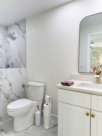 156 N BLVD OF THE PRESIDENTS, Sarasota, FL 34236