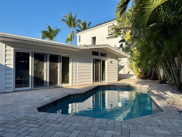 156 N BLVD OF THE PRESIDENTS, Sarasota, FL 34236