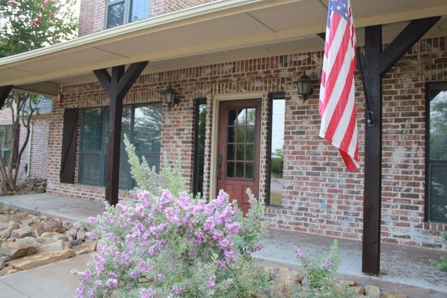 197 E Bay Drive, Bridgeport, TX 76426