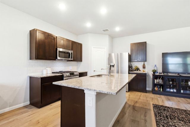 1136 Country Glen Drive, Godley, TX 76044