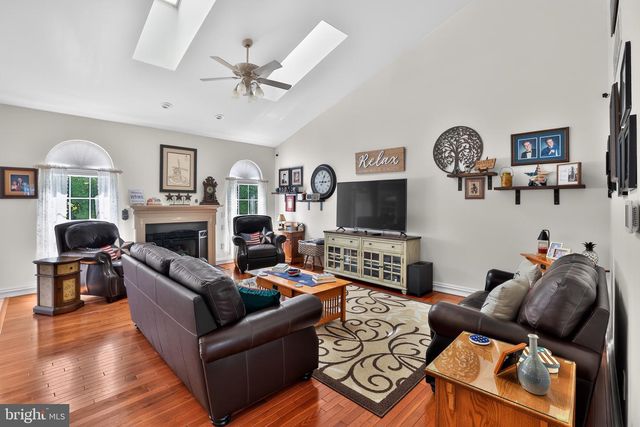 15 SKYLINE CIR, Sewell, NJ 08080