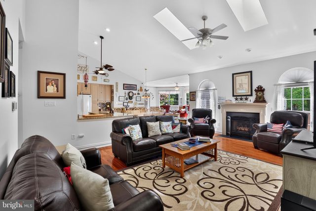 15 SKYLINE CIR, Sewell, NJ 08080