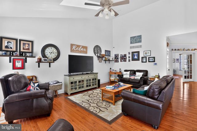 15 SKYLINE CIR, Sewell, NJ 08080