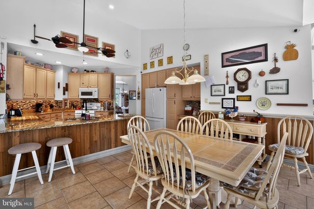 15 SKYLINE CIR, Sewell, NJ 08080