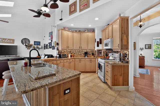 15 SKYLINE CIR, Sewell, NJ 08080