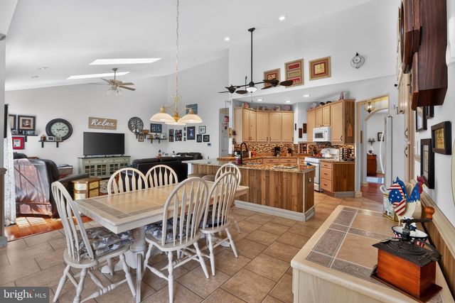 15 SKYLINE CIR, Sewell, NJ 08080
