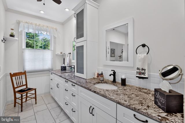 15 SKYLINE CIR, Sewell, NJ 08080