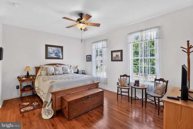 15 SKYLINE CIR, Sewell, NJ 08080