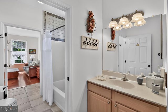 15 SKYLINE CIR, Sewell, NJ 08080