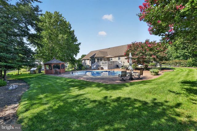 15 SKYLINE CIR, Sewell, NJ 08080