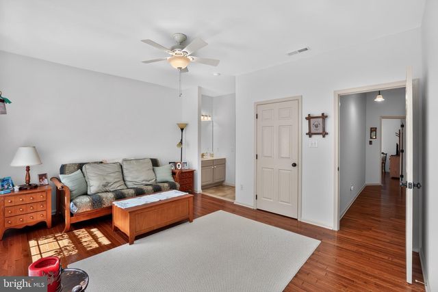 15 SKYLINE CIR, Sewell, NJ 08080