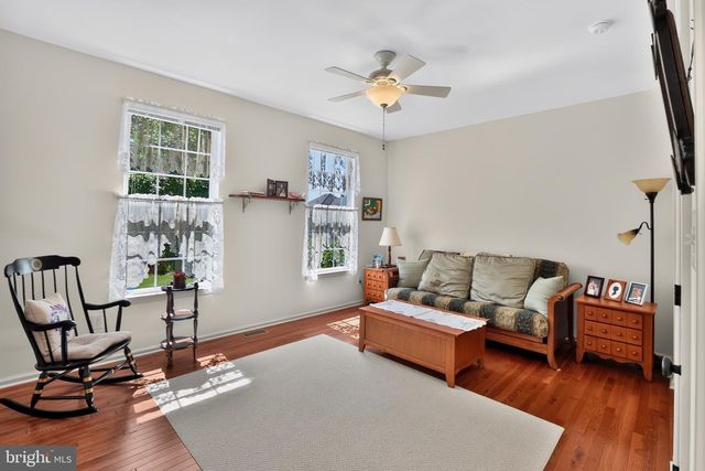 15 SKYLINE CIR, Sewell, NJ 08080