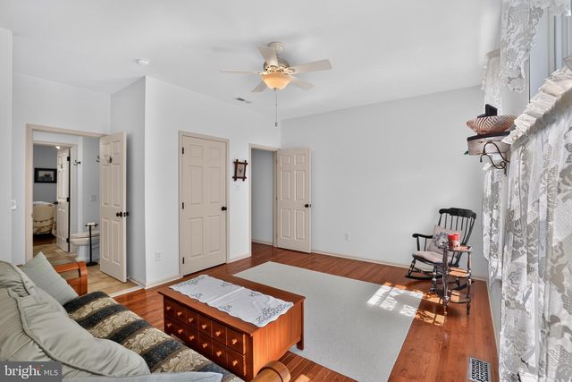 15 SKYLINE CIR, Sewell, NJ 08080