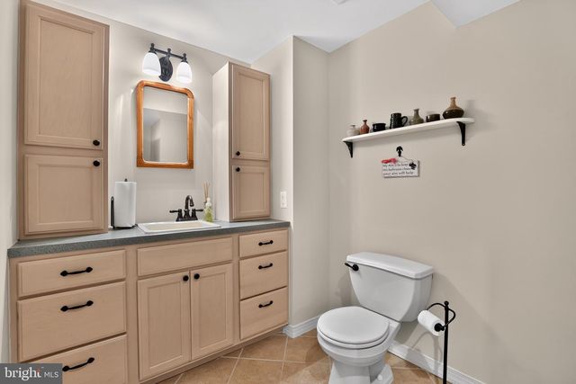 15 SKYLINE CIR, Sewell, NJ 08080