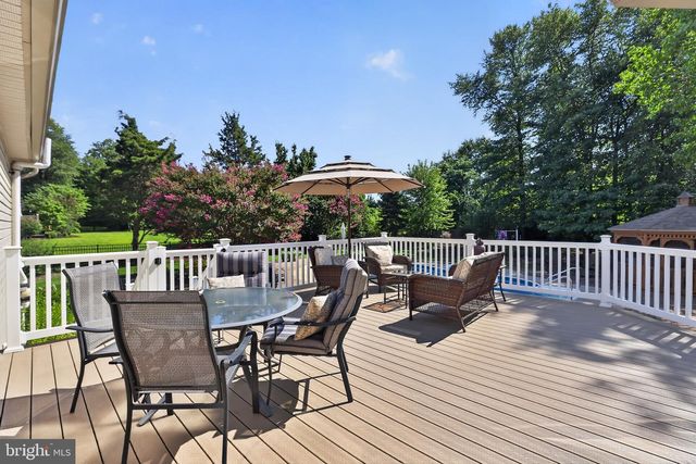 15 SKYLINE CIR, Sewell, NJ 08080