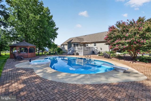 15 SKYLINE CIR, Sewell, NJ 08080