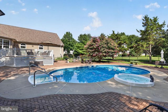 15 SKYLINE CIR, Sewell, NJ 08080