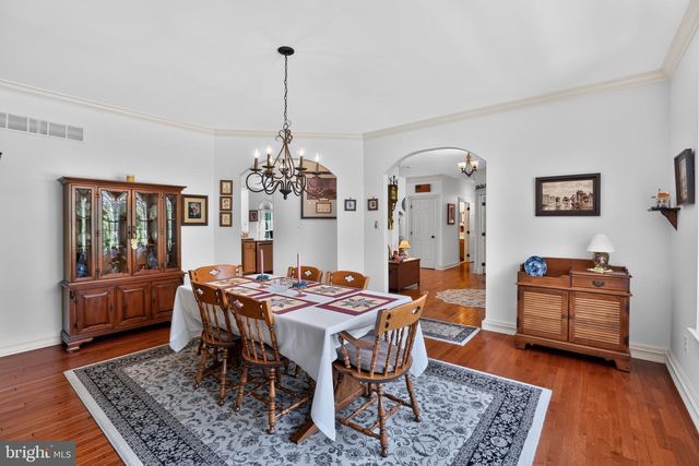 15 SKYLINE CIR, Sewell, NJ 08080