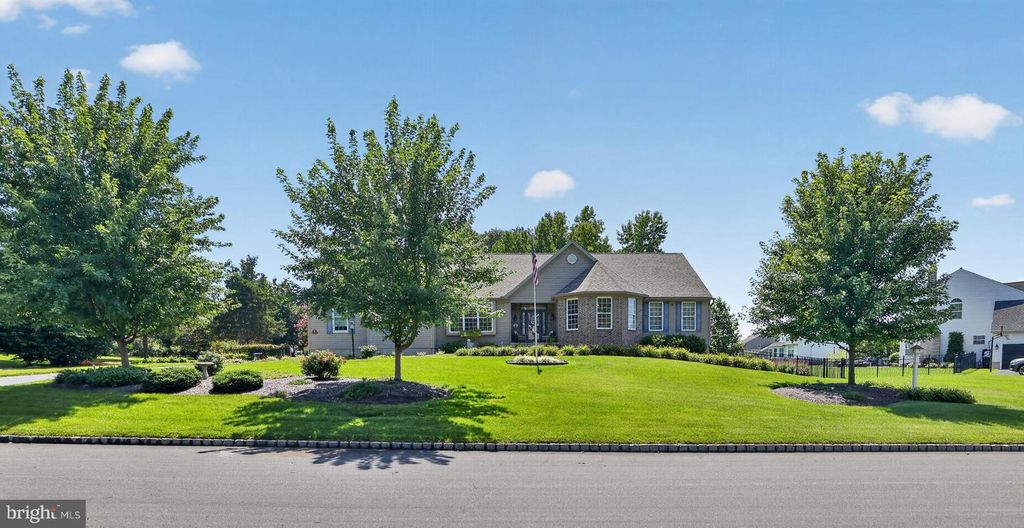 15 SKYLINE CIR, Sewell, NJ 08080