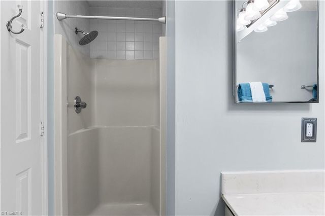 239 Oakwood Court 239-Building F, Winston-salem, NC 27103