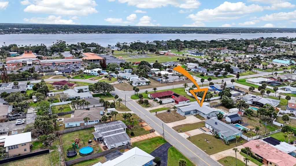Image 3 of property listing at 1027 BEL AIRE DRIVE, Daytona Beach, FL 32118