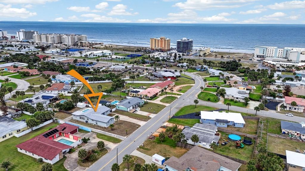 Image 4 of property listing at 1027 BEL AIRE DRIVE, Daytona Beach, FL 32118